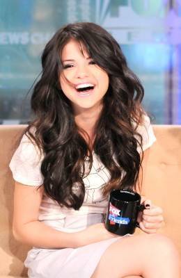 BTEEXEZRNFQKRYQYRZW - Selena Gomez-Morning Show