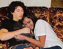 PEGRCNEGVLDGCPOYGFM - Miley and Nick