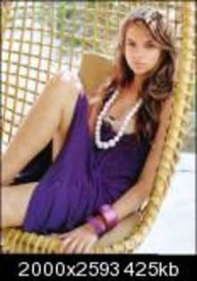 indi3xp4bl8ci4_th - Indiana Evans