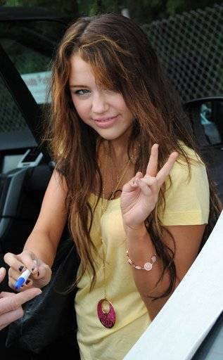 LFRAJKSJCVOJUDGJFXT - Miley Cyrus
