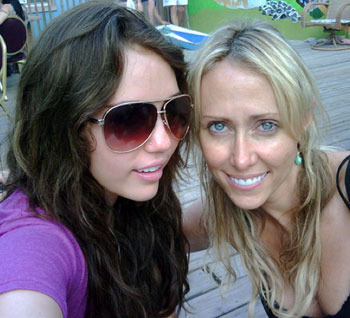 GUEYJYBJZJFRHHVLPSV - Miley and hannah xoxo