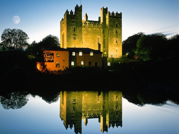 Bunratty Castle, County Clare, Ireland - CASTELE