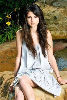 selena_gomez_1221416469