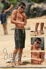 2084597775_5fa4d38f70_m - zac efron