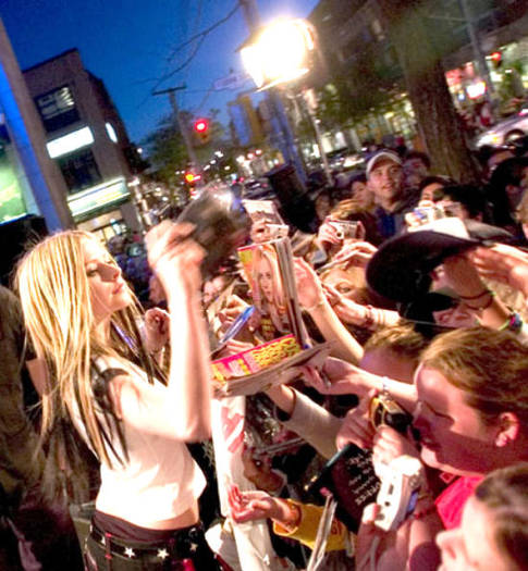 avril-lavigne-1190 - AVRIL LAVIGNE