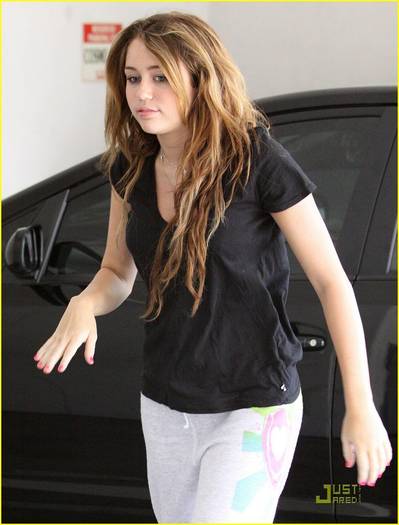 68dg28 - Miley Cyrus
