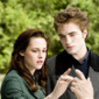 the-twilight-saga-new-moon-462207l-thumbnail_gallery - New Moon