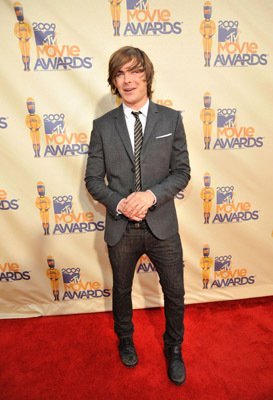 MV5BMTY4MjU1NjE2NF5BMl5BanBnXkFtZTcwMTk5OTA2Mg@@._V1._SX273_SY400_