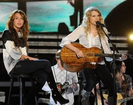 miley-cyrus-taylor-swift-grammy-rehersal1[1] - miley