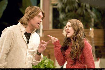 normal_2x04GetDownAndStudy06 - hannah montana sezonul 2