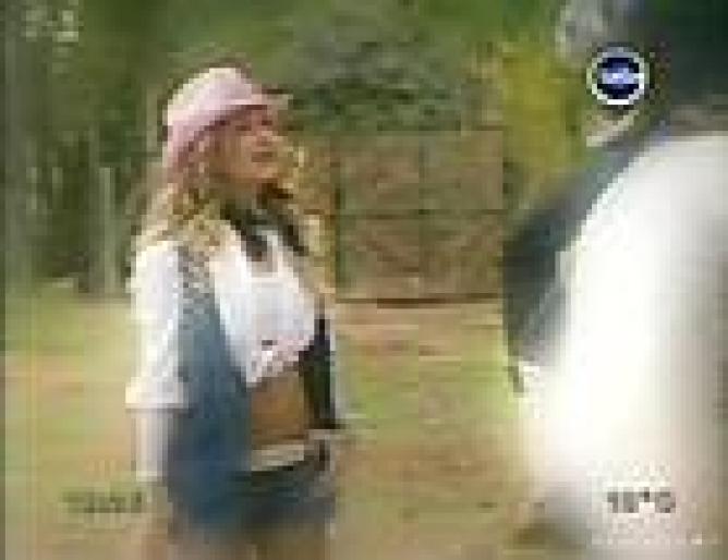 brenda-asnicar_dot_net-patitofeo2-caps-randomepset6-0467 - Brenda Asnicar