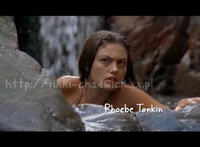 WBZEBZAPPOQKUPGVLYI[1] - phoebe tonkin-cleo h2o