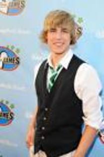 imagesCAE8A1RT - Cody Linley