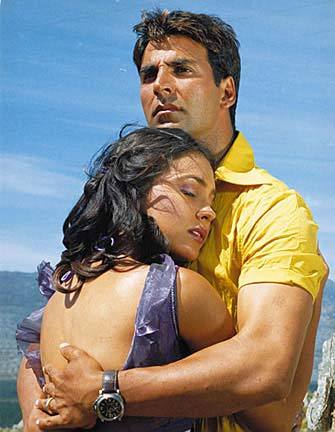 Lara si Akshay in Andaaz-2003 - Lara Dutta