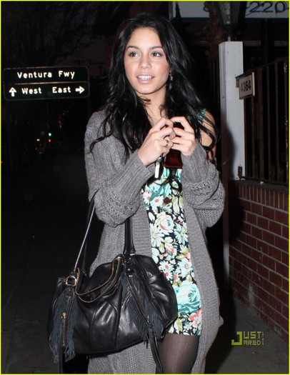 2n1ez48 - Vanessa Hudgens Smells The Aroma with Aly AJ