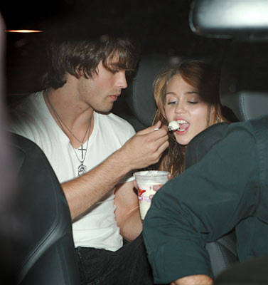 miley si justin - Miley Cyrus