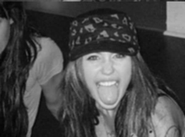 UJGTUANGMYQCBCXOWLM - New Photos Miley