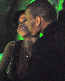 rihanna_chris_brown_kiss_030508