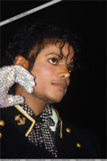 QQBEPLUWHIZFOCDGWEM - michael jackson