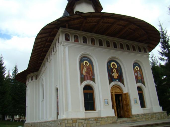DSC03655 - 18 aprilie - statiunea si Manastirea Durau si lacul Bicaz