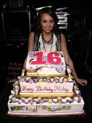 BUNEYYMRRNTTHQYQERX - Miley la 16 ani
