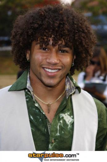 Corbin%20Bleu-DGG-017037 - corbin bleu