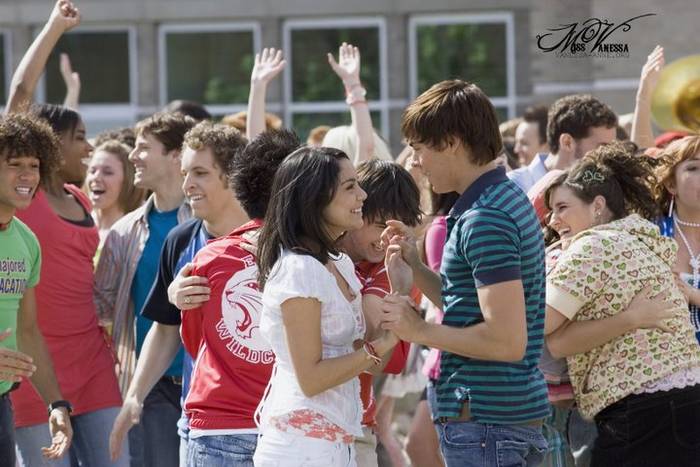 HIGHSCHOOLMUSICAL2_123 - Pentru fani SunPhoto