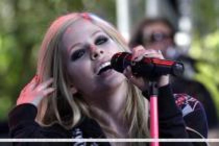 NKTGNSKZMDXLSMCBGOK - avril lavigne