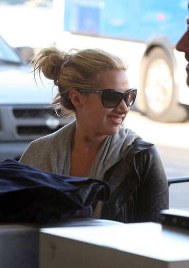 Tisdale+s+happy+faces+uvuzrRzdouCl