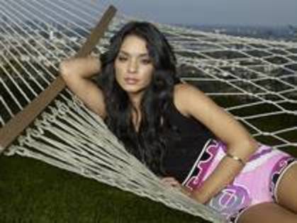 ENLBTVXJWOYHLBPLJGG - poze Vanessa si Zac