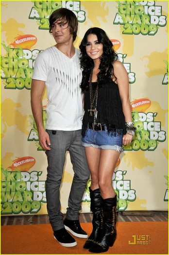 zacefronvanessahudgens2u[1] - album pt allex