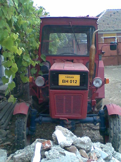 Imag116 - tractor de vanzare