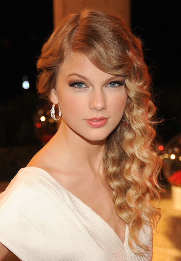 57th+Annual+BMI+Country+Awards+Arrivals+G8u_nkt6z3fl - Cat de mult o iubesc eu pe Taylor Swift
