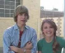 MMHOBXLPUATSNADUWLF - emily osment