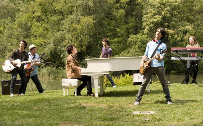 88 - PHOTOS FROM THE JONAS BROTHER MOVIE