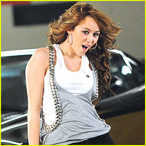 miley-cyrus-fly-on-the-wall-music-video - 01 DE RETINUT