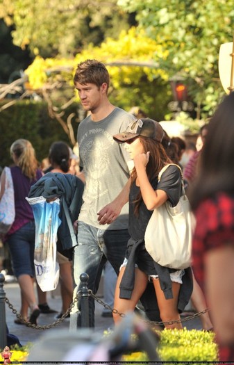 5lpjrb - Ashley and Scott spend a day at Disneyland together in Anaheim -August 23