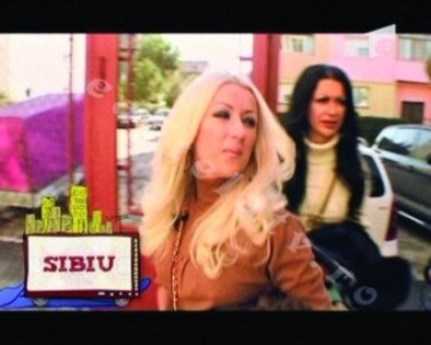 raluca-bambi_aruncati-din-tren_vedetelatv-07-300x240