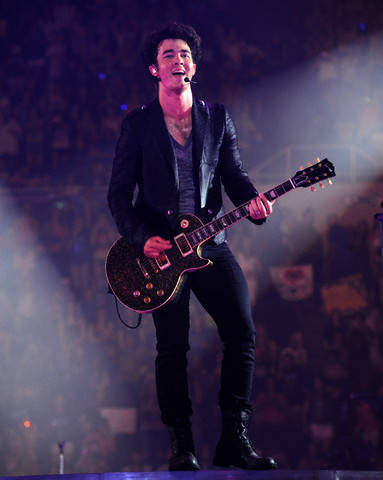 42-22932844 - jonas brothers World Tour in LA