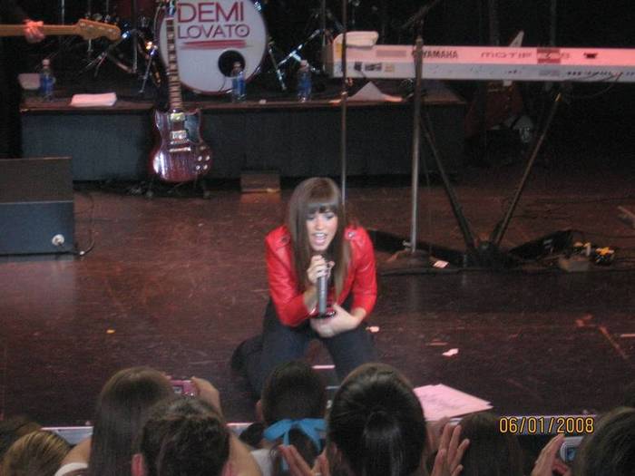 demilovato_net-hersheyparkconcert-0020 - demi lovato