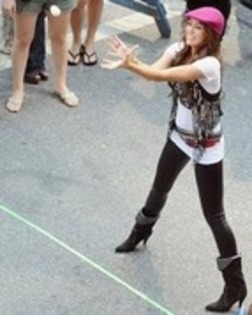 ERDZUQVBYJCTGSEQFWE - hannah montana