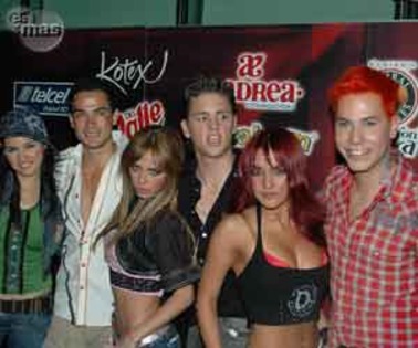 200661819231144365563ee0 - cupluri REBELDE