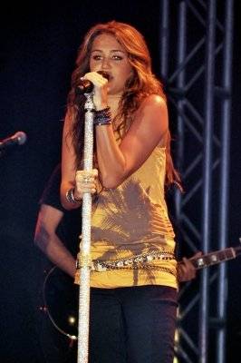 2h81fdi - Miley Cyrus