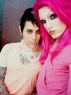 KHGIGHK,RGRG - jeffree star