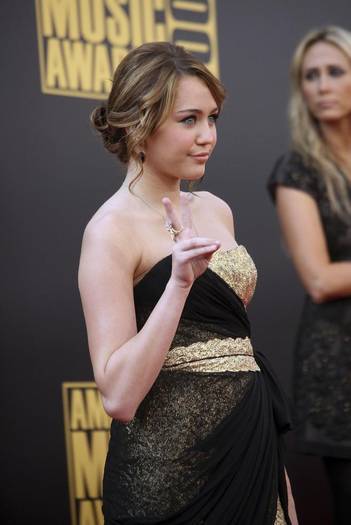 XLHXPEUZGTNYCKVEXWL - miley-hannah