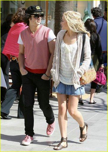 joe-jonas-chelsea-staub-12_j3m