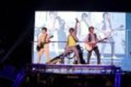 Jonas-Brothers-The-3D-Concert-Experience-1234983422