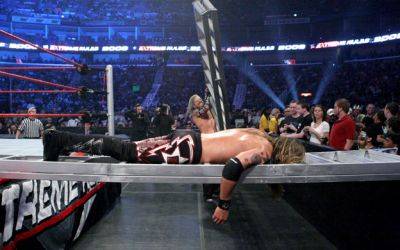 017524400 - Jeff Hardy vs Edge Ladder Match Extreme Rules