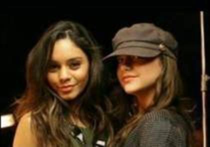 HFSIHUCOJONQGHRZKVS - vanessa si ashley