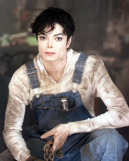 YXUOIYAYTVWTBAVSGSP - Poze Michael Jackson imbracat altfel decat in uniforme